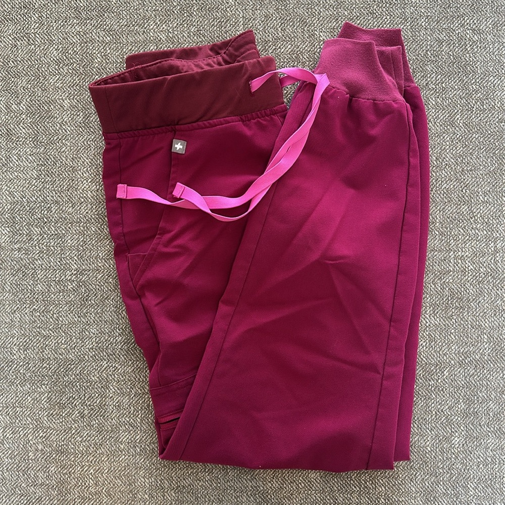 Magenta Petite Zamora Jogger Scrub Pants - Picture 2 of 5
